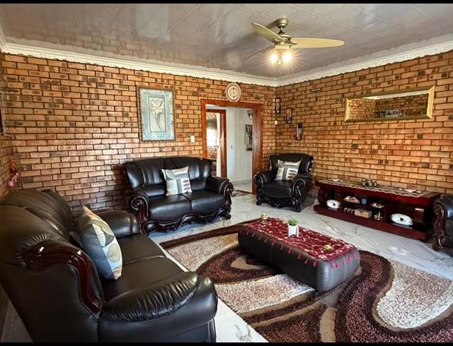 4 BEDROOM HOUSE FOR SALE IN STANDERTON CENTRAL